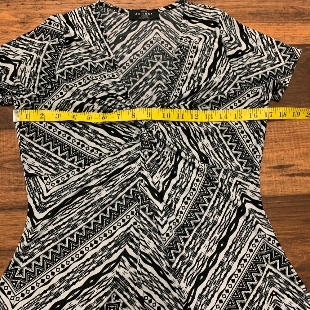 MADE BY JOHNNY Size M Black White Dress Cocktail Stretch V-Neck Form Flattering - Picture 9 of 9
